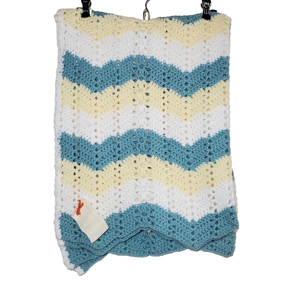 Handmade Crochet afghan throw baby blanket green yellow white zig zag 25"x27"